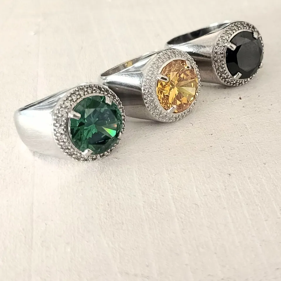 anello_pietra_e_zirconi_t_1.webp Anelli*Spadarella Gioielli Anello pietra e zirconi tondo - AN405